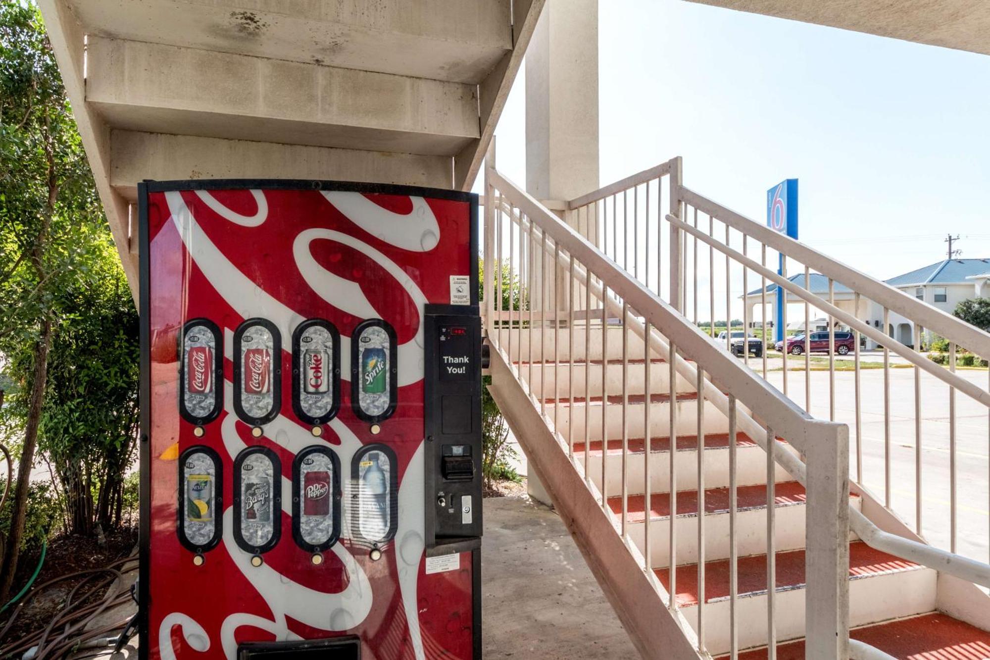 Motel 6 Seguin Tx Εξωτερικό φωτογραφία