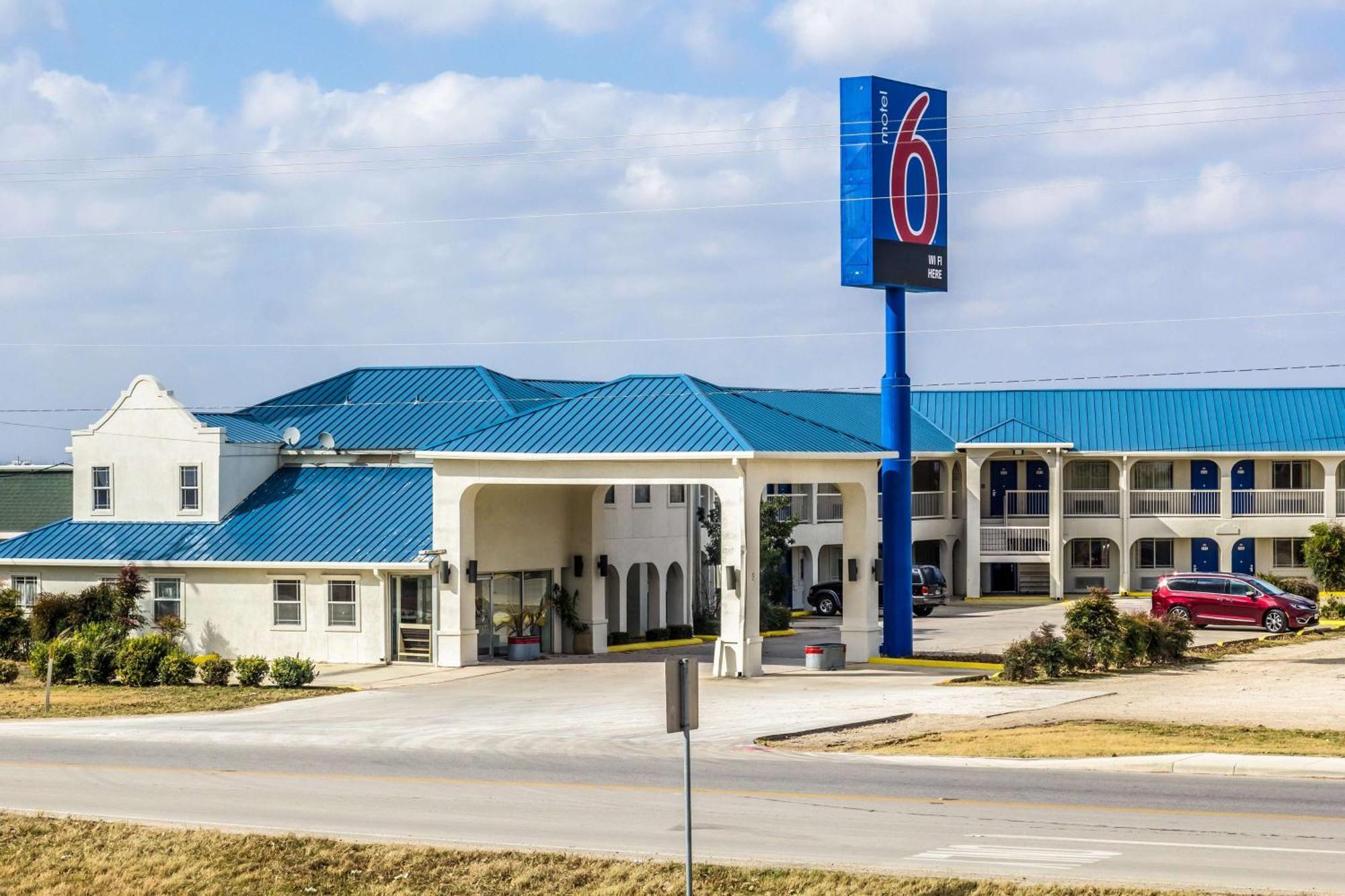 Motel 6 Seguin Tx Εξωτερικό φωτογραφία