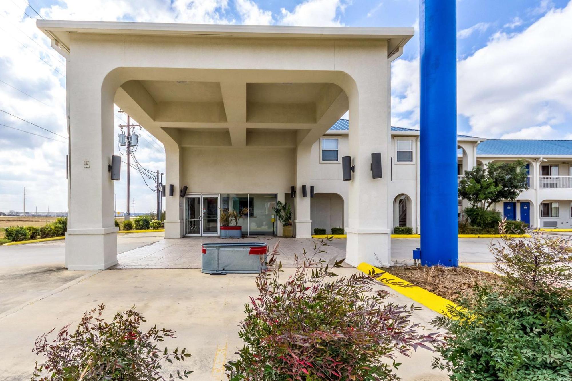 Motel 6 Seguin Tx Εξωτερικό φωτογραφία