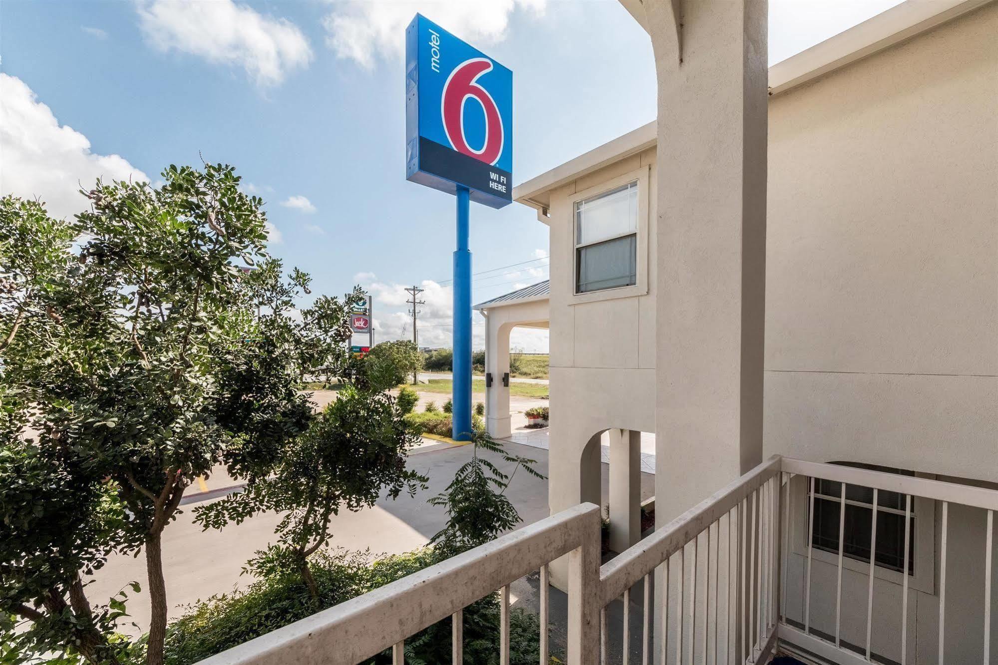 Motel 6 Seguin Tx Εξωτερικό φωτογραφία