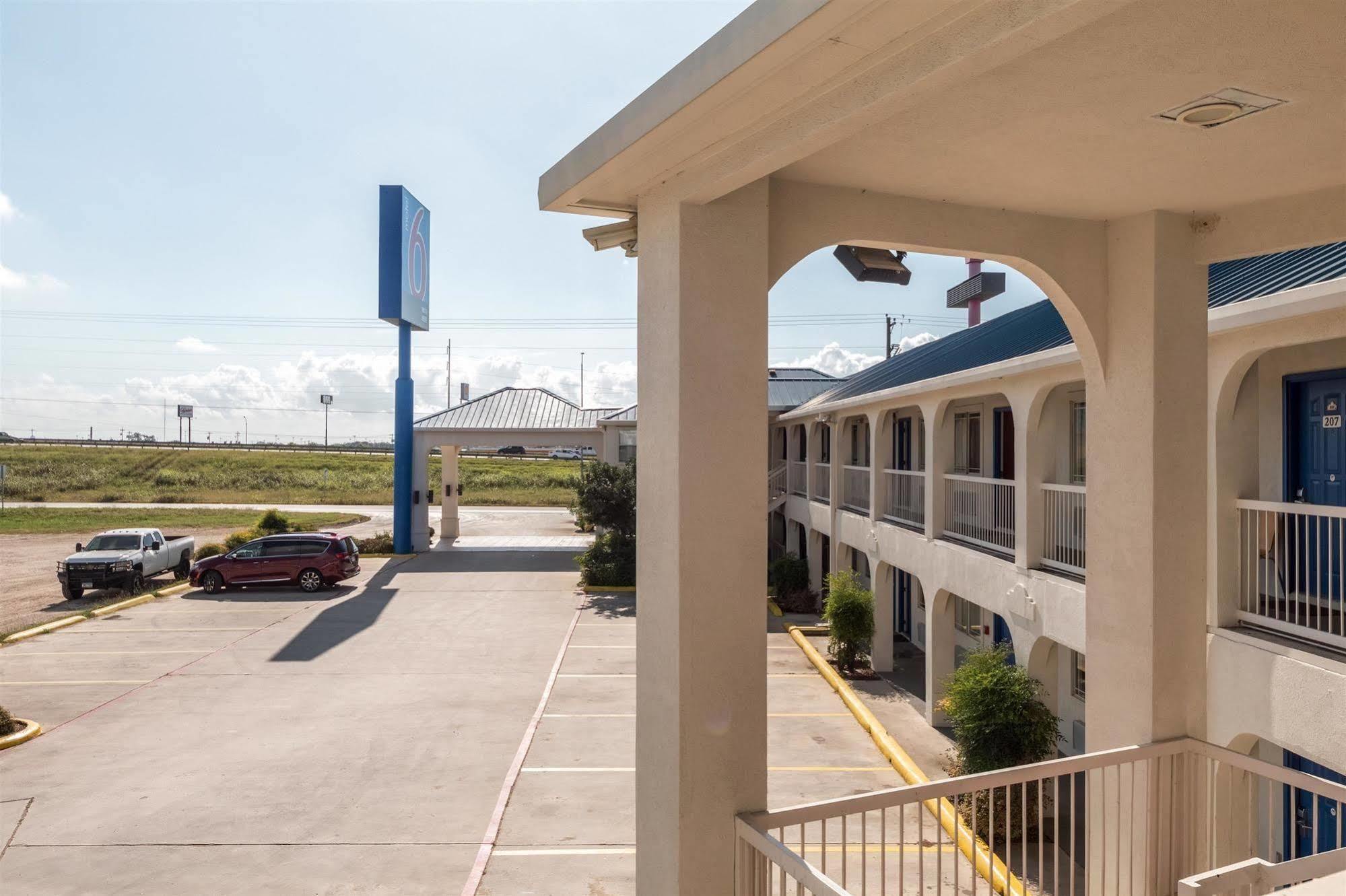 Motel 6 Seguin Tx Εξωτερικό φωτογραφία