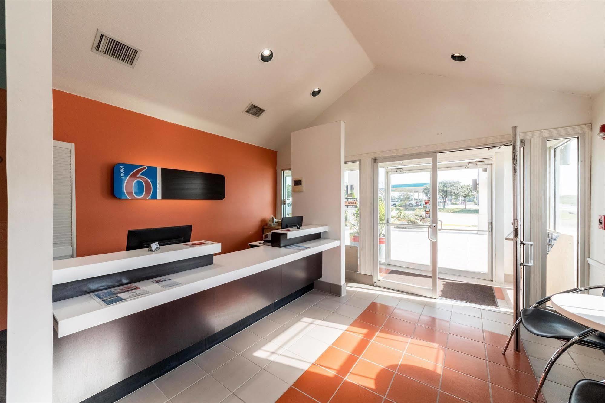 Motel 6 Seguin Tx Εξωτερικό φωτογραφία