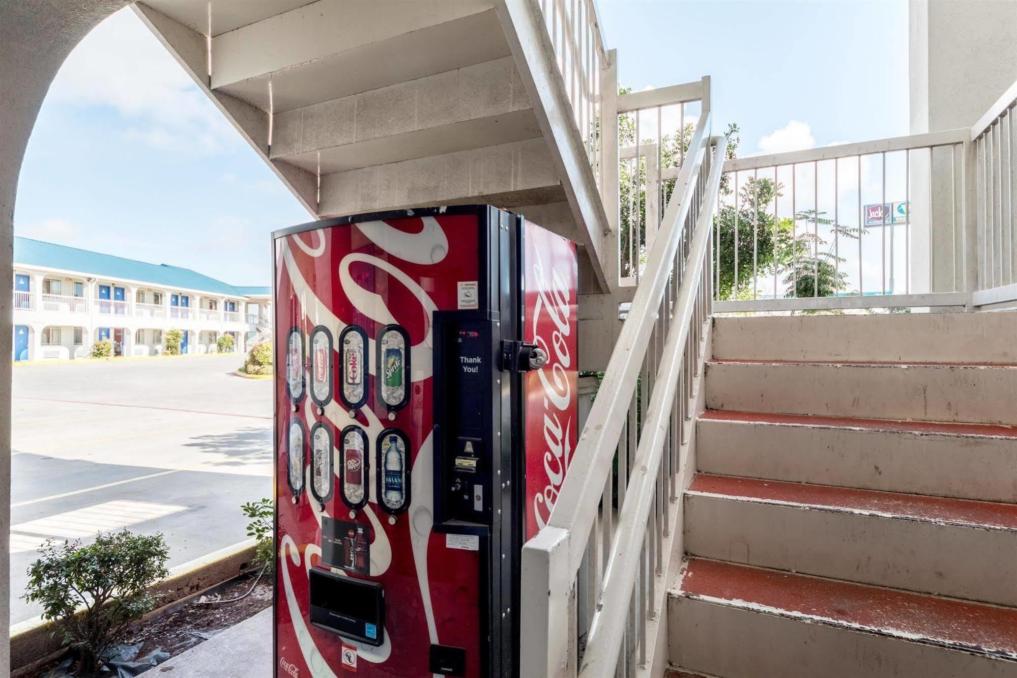 Motel 6 Seguin Tx Εξωτερικό φωτογραφία