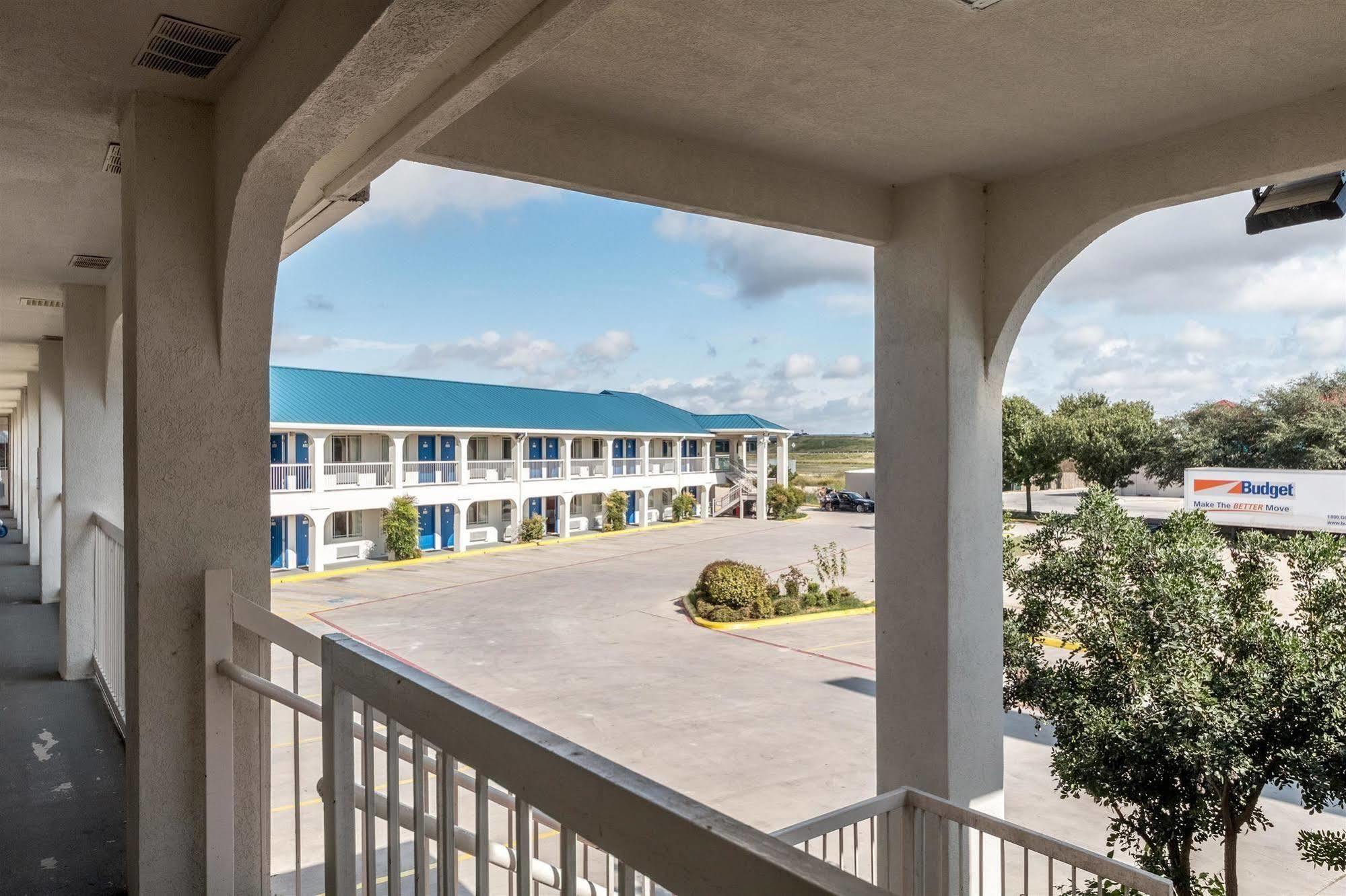 Motel 6 Seguin Tx Εξωτερικό φωτογραφία