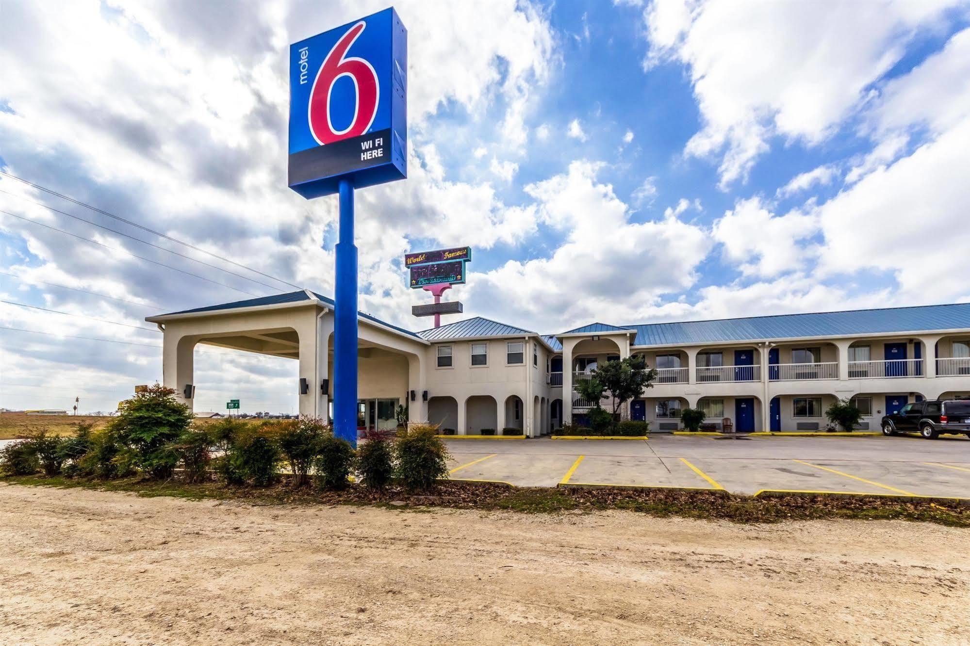Motel 6 Seguin Tx Εξωτερικό φωτογραφία